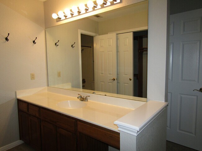 Building Photo - 10602 Cranford Ct