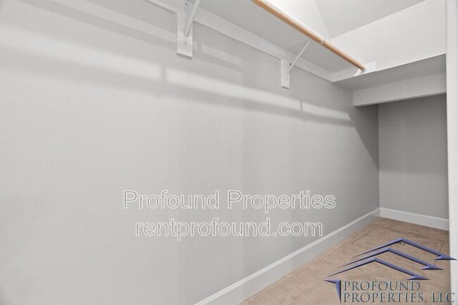 Building Photo - 6843 SE Red Alder St