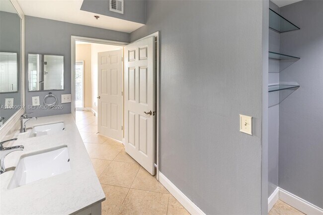 Building Photo - 3255 NE 184th St