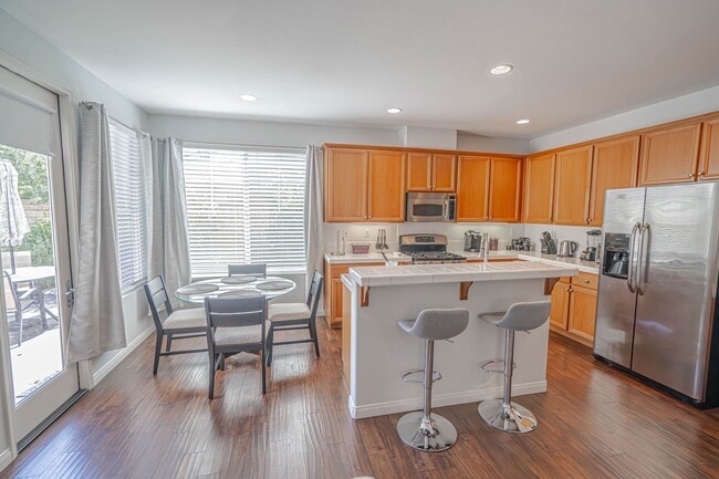 Building Photo - Fully Furnished House - Short Term Lease -  Month to Month - Most utilities Included