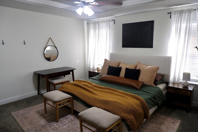 Building Photo - 6841 Nelson St