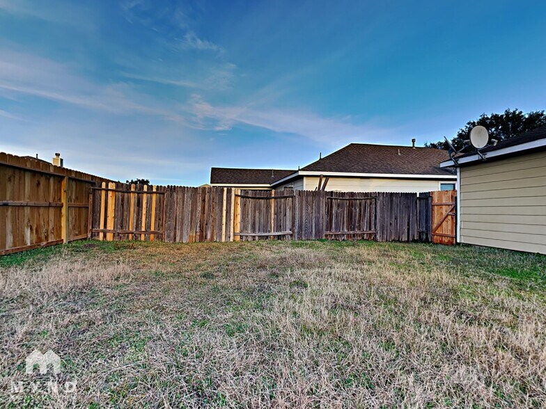 Building Photo - 635 Ashlen Dr