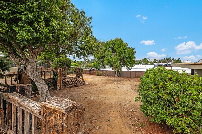 Building Photo - Furnished Oceanview Property