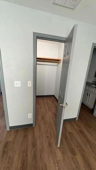 Building Photo - 3331 W Nantucket Ave