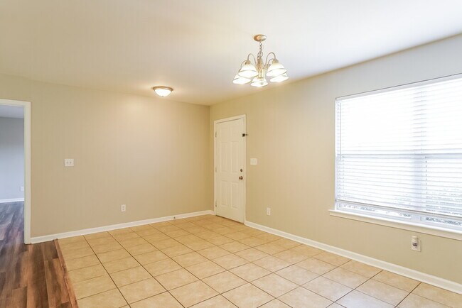 Building Photo - 21898 Eastern Valley Rd