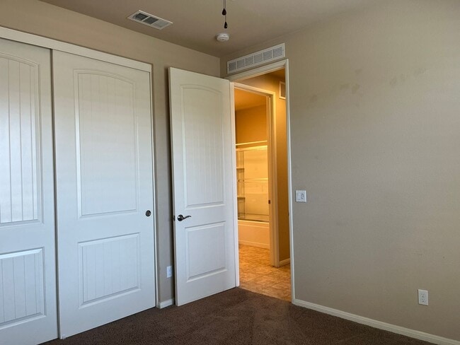 Building Photo - 3 bedroom 2 bathroom Home available in 55+...