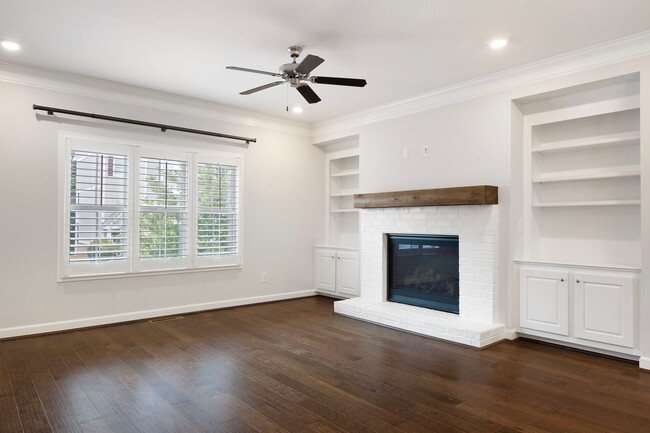 Building Photo - Stunning & Spacious Downtown Kennesaw Townhome 3 Bed 3.5 Bath w/2 Car Garage!