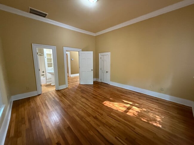 Building Photo - Beautiful Remodeled Home in Normaltown Athens!!