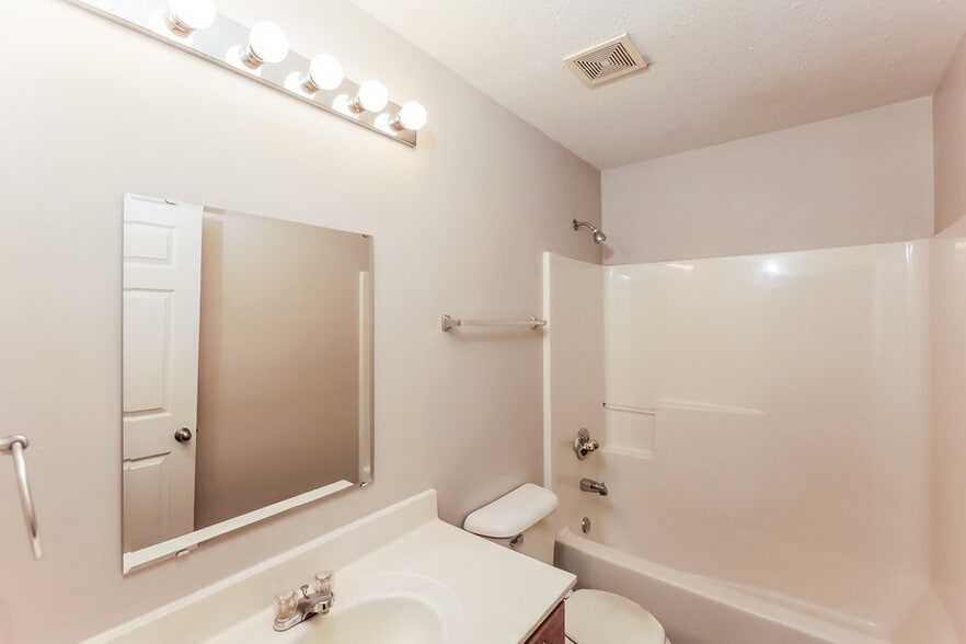 Building Photo - 4474 Mahogany Dr