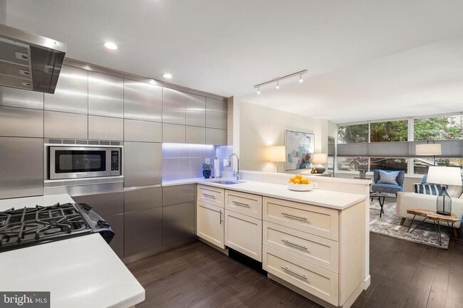 Building Photo - 1301 20th St NW