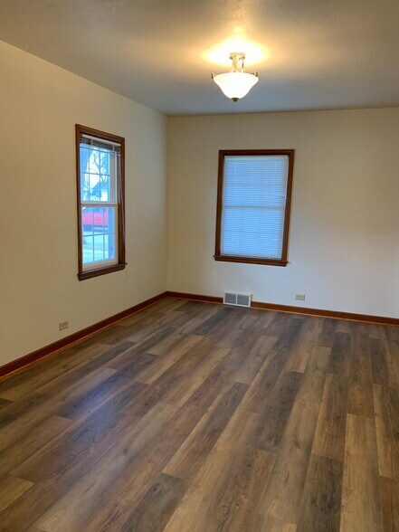 Living Room - 109 E Chestnut St