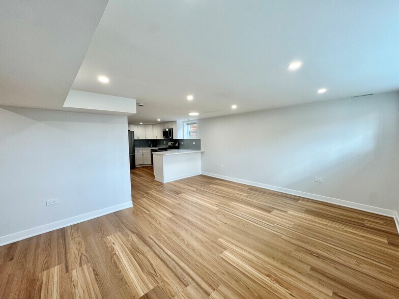 Building Photo - 4816 W Henderson St