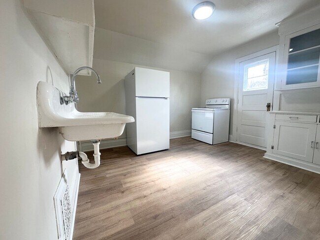 Building Photo - 1201 S 15th St