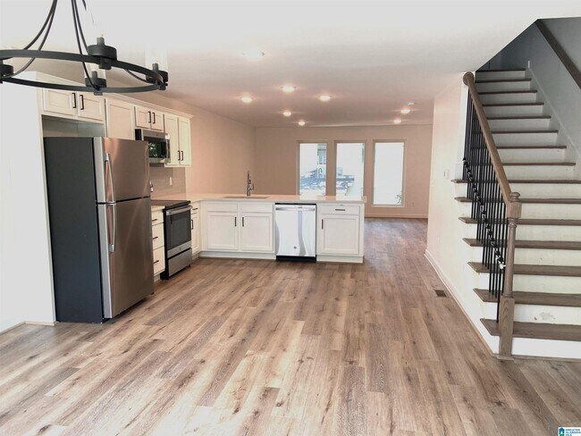 Building Photo - 1719 13th Ct S