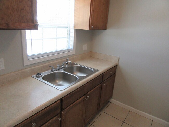 Building Photo - 6427 Sunset Ave