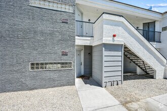 Building Photo - 3065 N 67th Ave