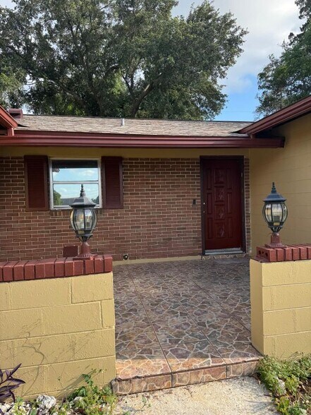 Building Photo - 5816 Viking Rd