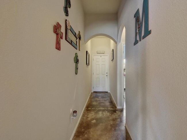 Building Photo - 1096 Twin Estates Dr