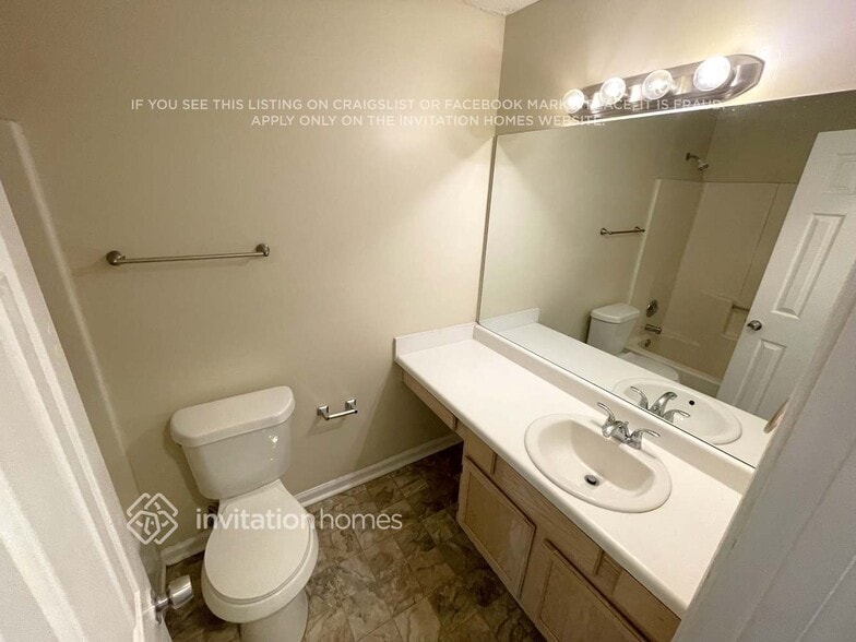 Building Photo - 4004 Daylily Way