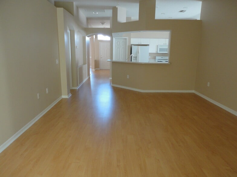 Building Photo - 30450 Wrencrest Dr