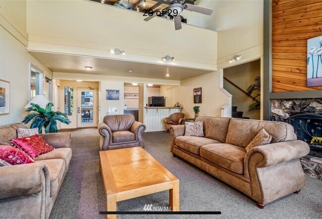 Building Photo - 31003 14th Ave S