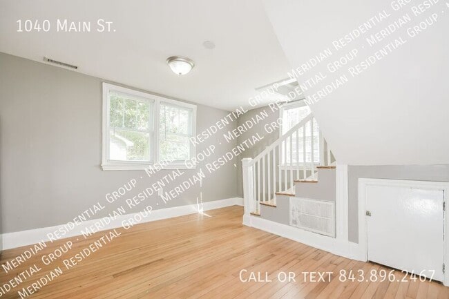 Building Photo - 1040 Main St