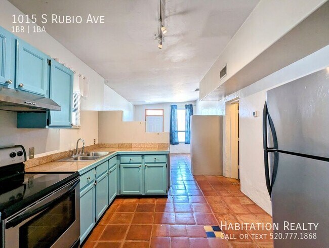 Primary Photo - 1015 S Rubio Ave