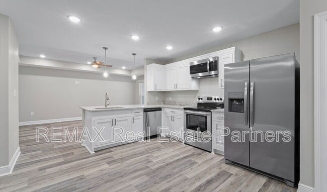 Building Photo - 6 Bellamy Ln