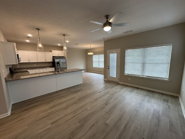 Building Photo - Brand New 3 Bed 2.5 Bath Townhome In Shelbyville