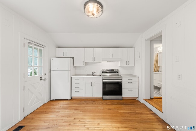 Building Photo - 527 Danbury Rd