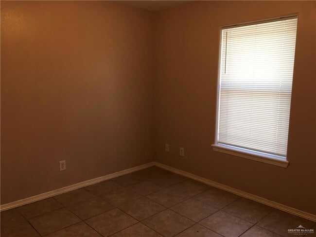 Building Photo - 3110 E Diamondhead Ave