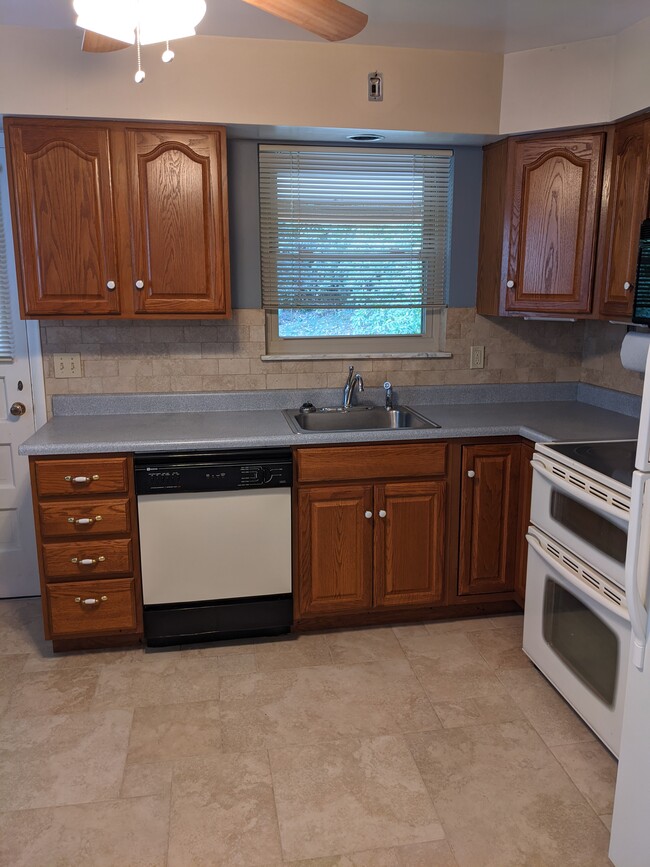 Kitchen - 4241 Century Ln