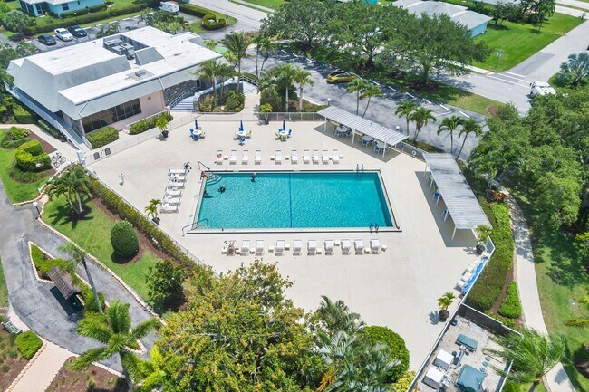Building Photo - 18081 SE Country Club Dr