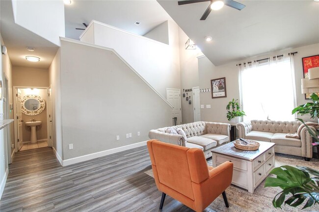 Building Photo - 5954 Heron Dr