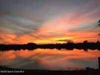 Building Photo - 935 Southlakes Way SW