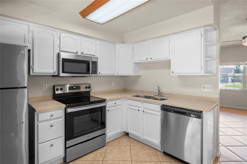 Building Photo - 4932 Hi Vista Cir