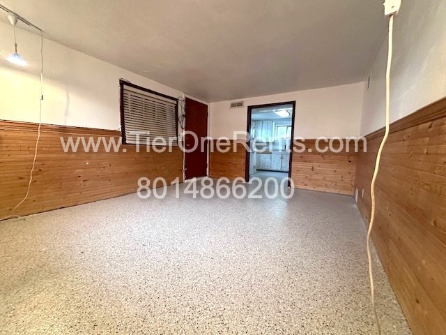 Building Photo - NO DEPOSIT option available for qualified renters!