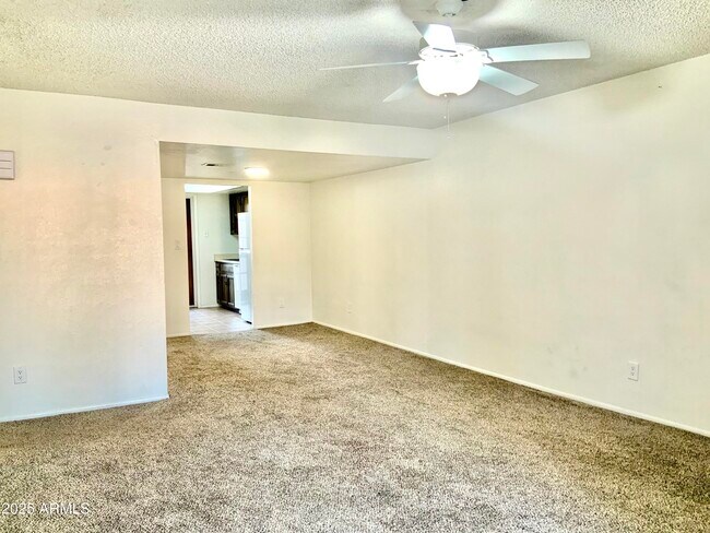 Building Photo - 1927 E Hampton Ave