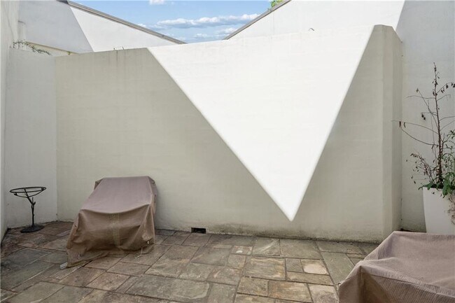 Building Photo - 820 DeKalb Ave NE