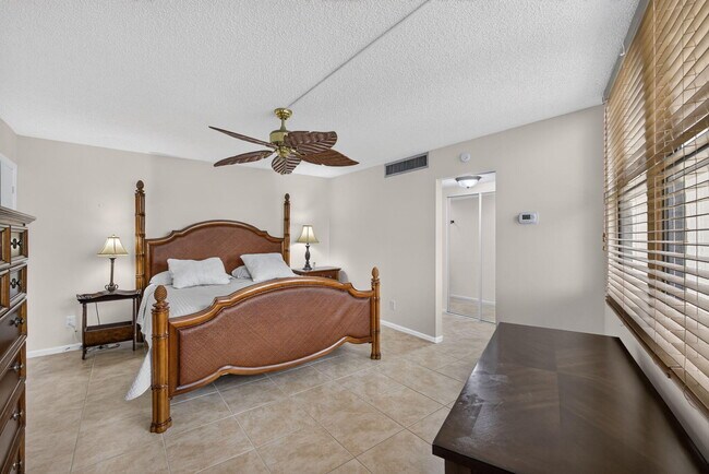 Building Photo - 2800 N Ocean Dr