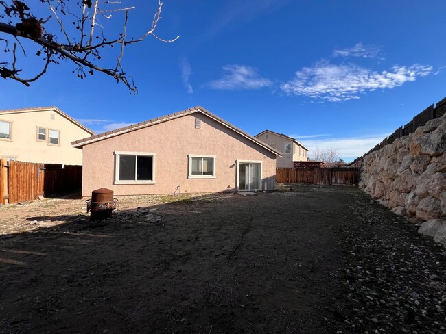 Building Photo - 4 bedroom Fernley Home.