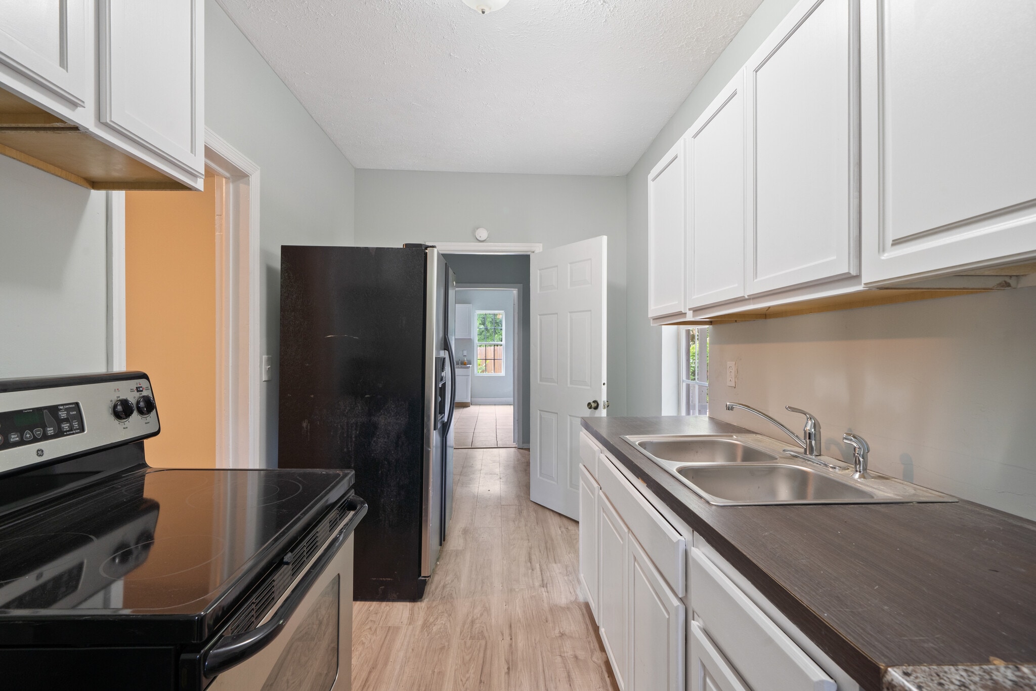 Building Photo - 608 Monroe St