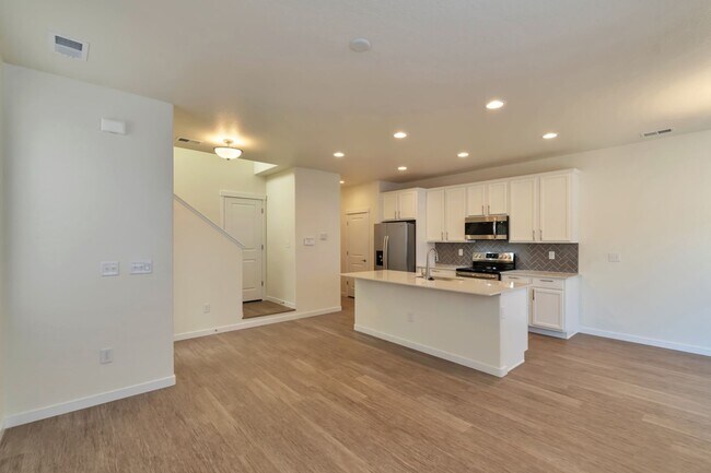 Building Photo - 9679 Albion Ln