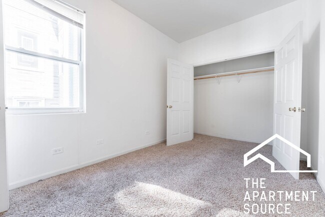 Building Photo - Spacious 4BR/2BA in Logan Square — Steps from the Blue Line!