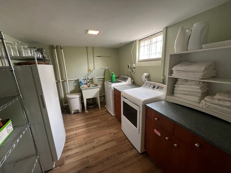 Building Photo - 140 Cree Dr