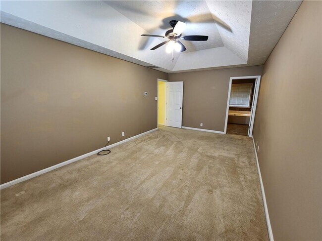 Building Photo - 350 Saddle Bridge Dr