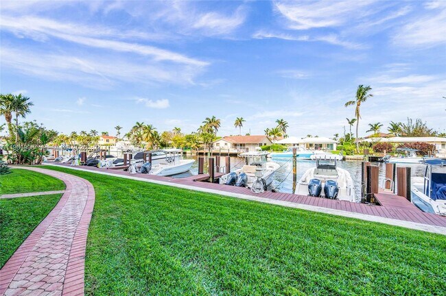 Building Photo - 140 NE 28th Ave