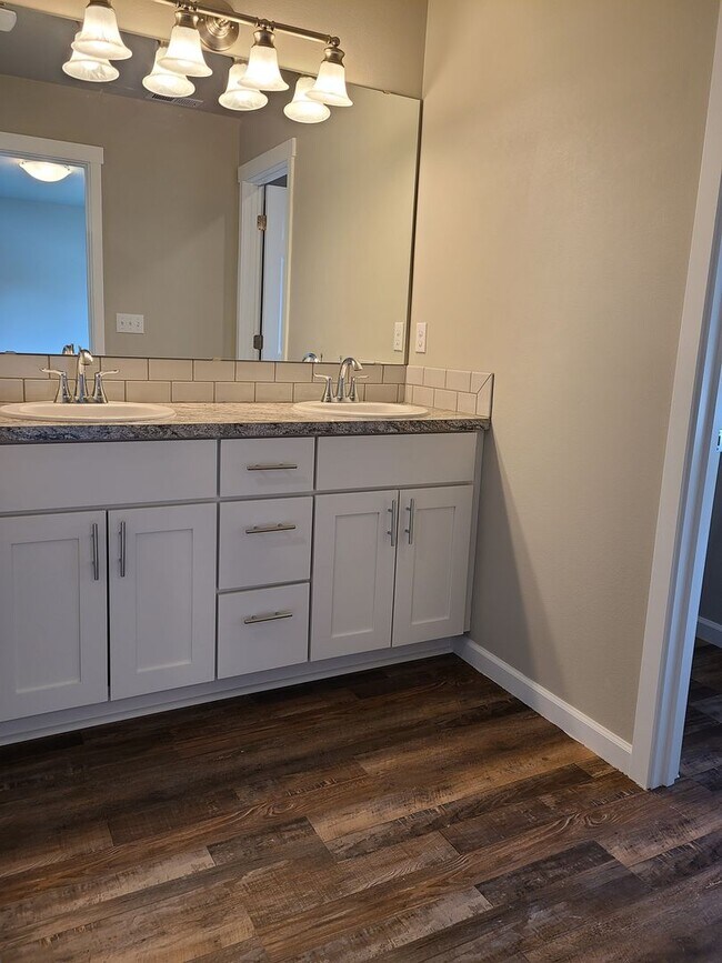 Building Photo - Yelm Creek Estates, 4 Bedroom, 2.75 Bathroom with Den