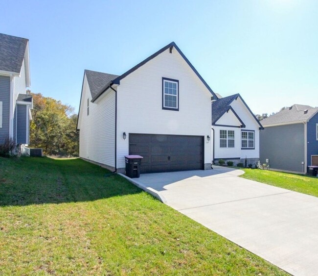 Building Photo - Luxury Home