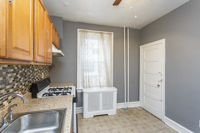 Building Photo - 6253 N Broad St